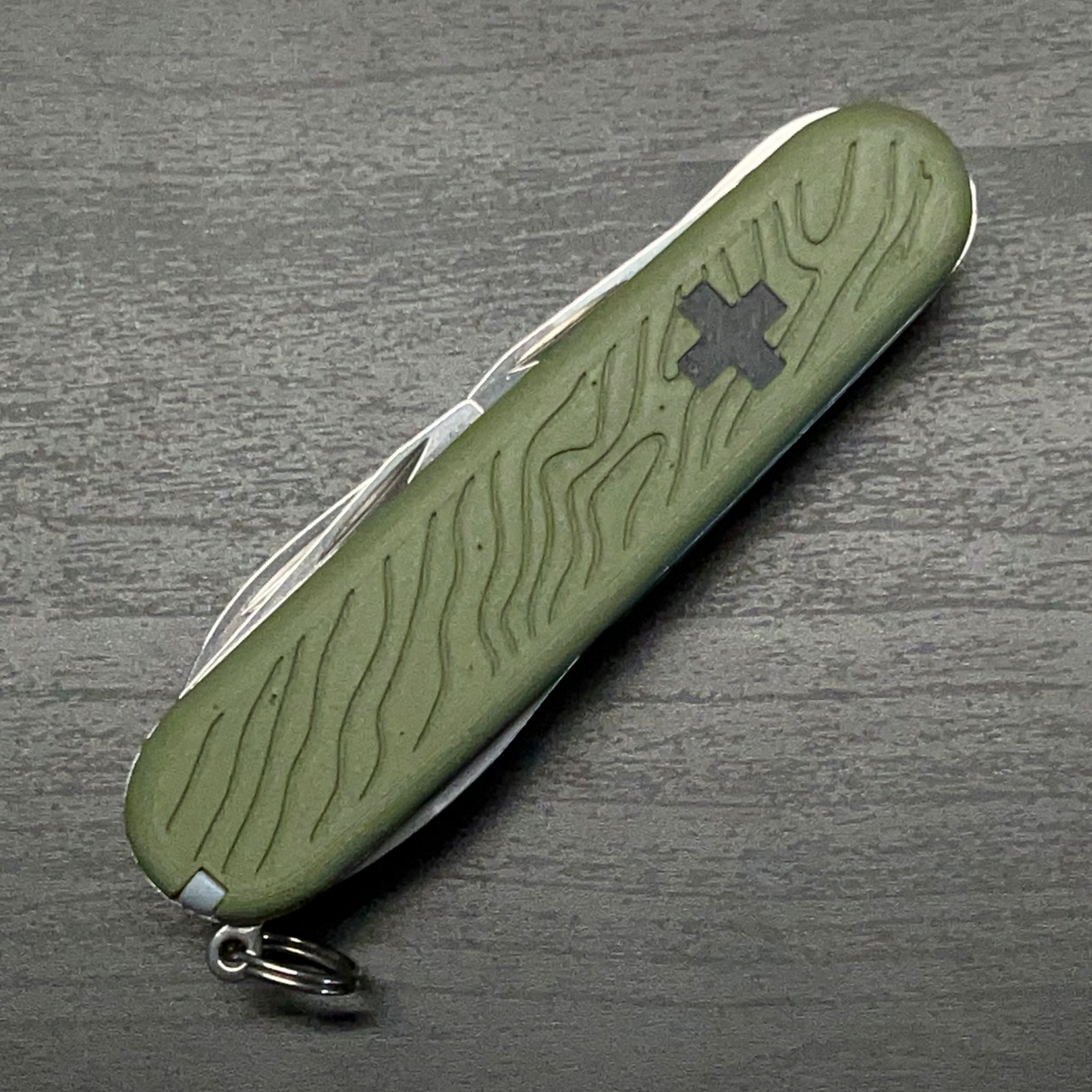 Swiss Cross 91mm Plus Scales