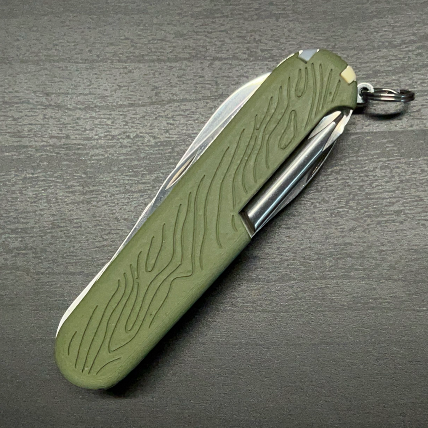 Swiss Cross 91mm Plus Scales